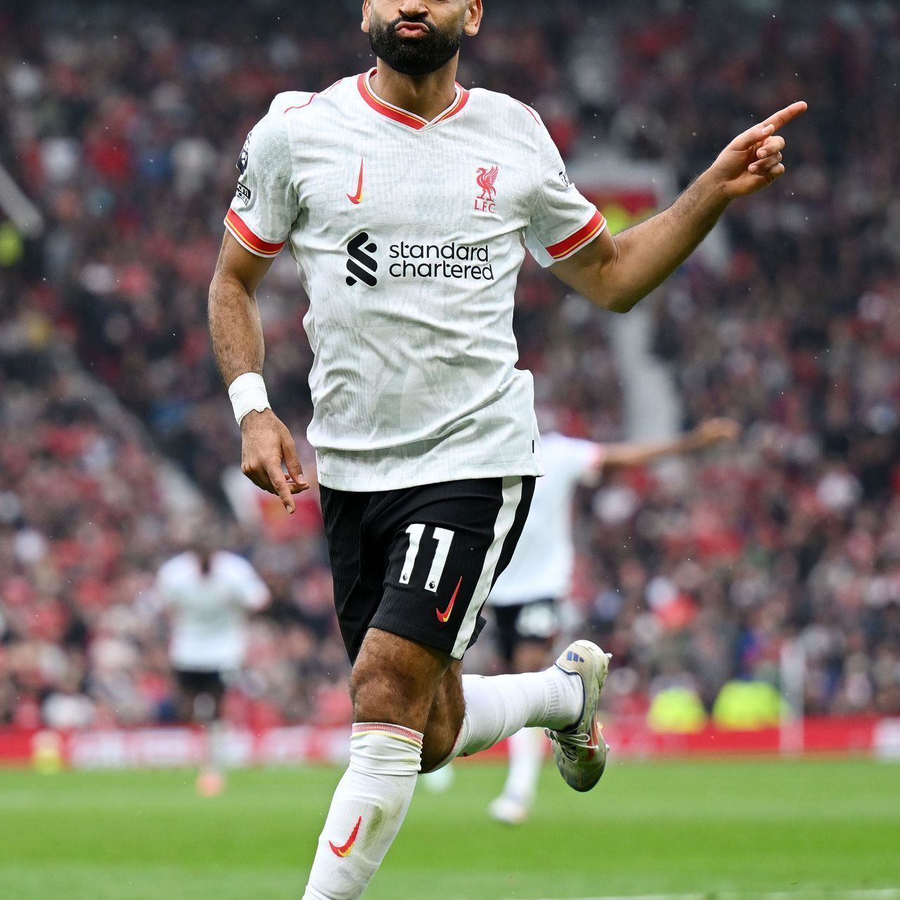 Football transfer rumours: Liverpool's stunning Salah contract offer; Man Utd prepare €100m Araujo bid